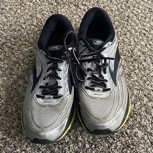 Brooks Sneakers